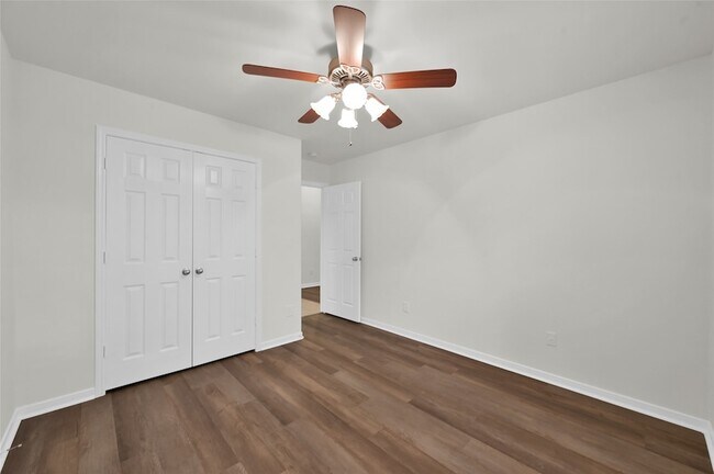 Building Photo - 10 Barker Ridge Ct