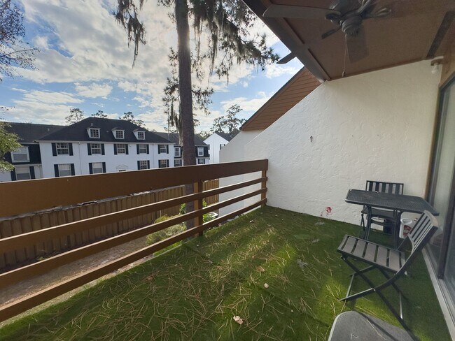 Building Photo - Somerset Village #1680