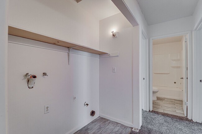Building Photo - 4418 White Ln