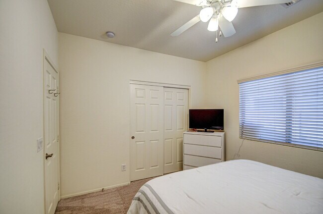 Building Photo - Del Rio Ranch Beauty