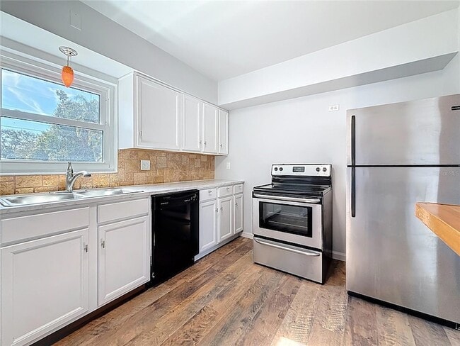 Building Photo - 5810 Tangerine Ave S