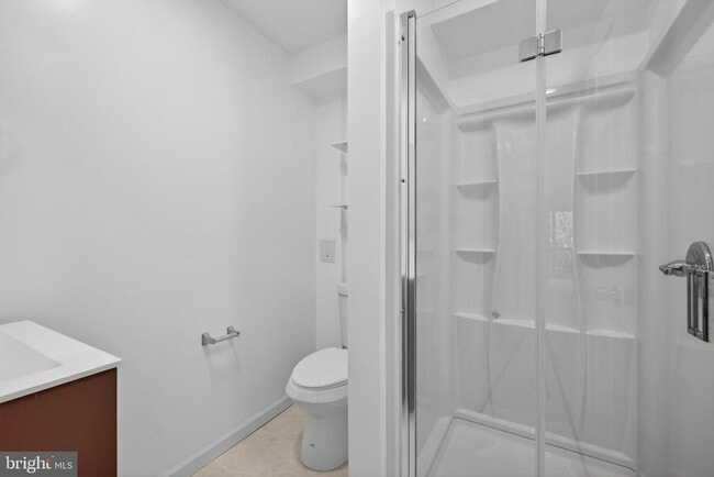 Building Photo - 9250 Three Oaks Dr