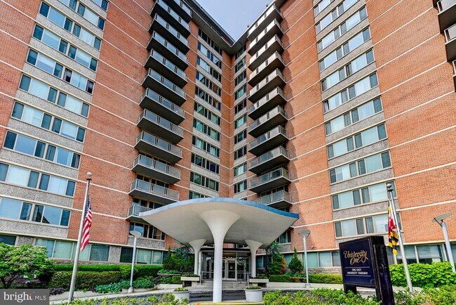 Building Photo - 1 E University Pkwy