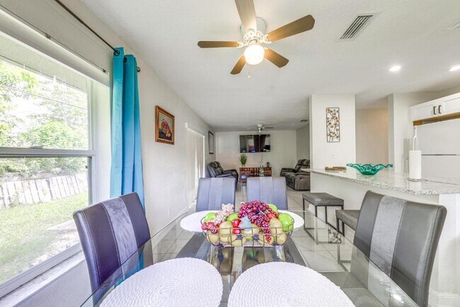 Building Photo - 4815 Bertha St