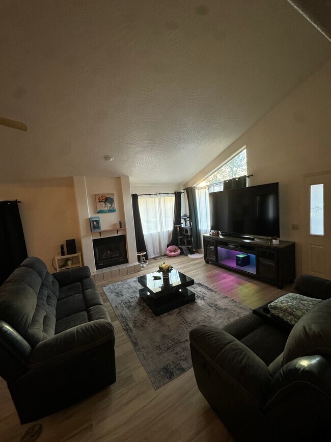 Building Photo - 93 Morning Sun Dr