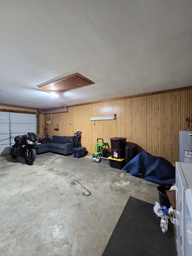 Building Photo - 5945 Lost Creek Dr