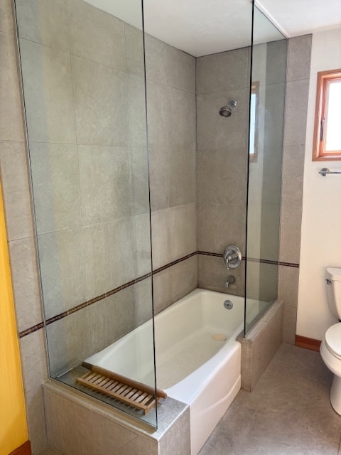 Master Bath tub/shower - 1948 S Holt Ave