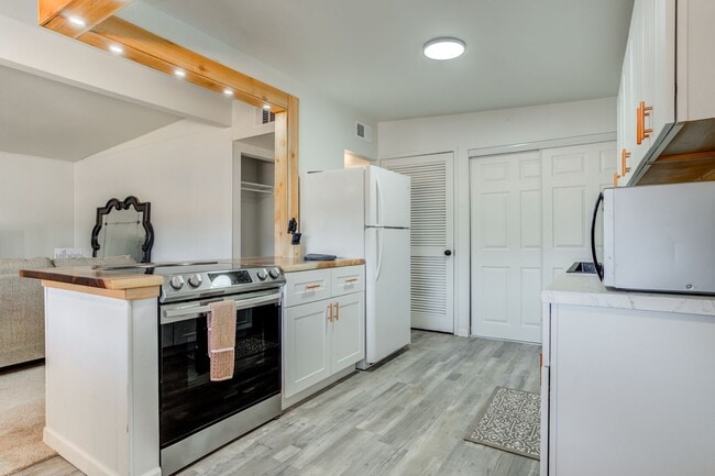 Building Photo - Chic 3 Bedroom in Caprock