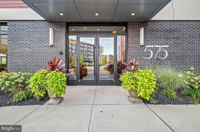 Building Photo - 575 S Goddard Blvd