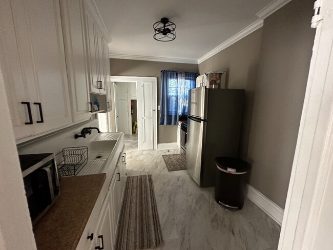 Building Photo - 3120 E Derbyshire Rd