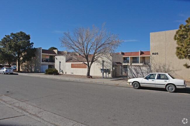 Building Photo - Tres Caminos