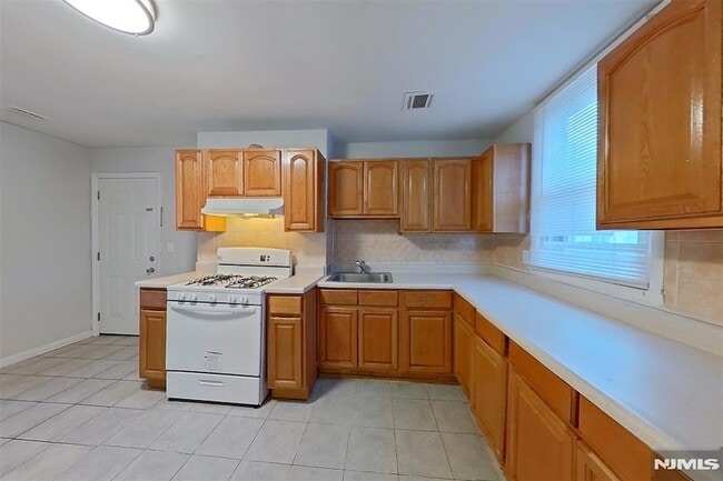 Building Photo - 10 Fleming Ave