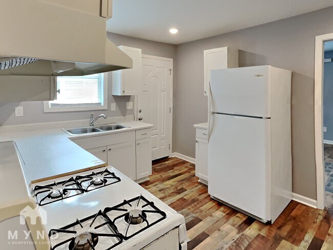 Building Photo - 736 N Montgomery St