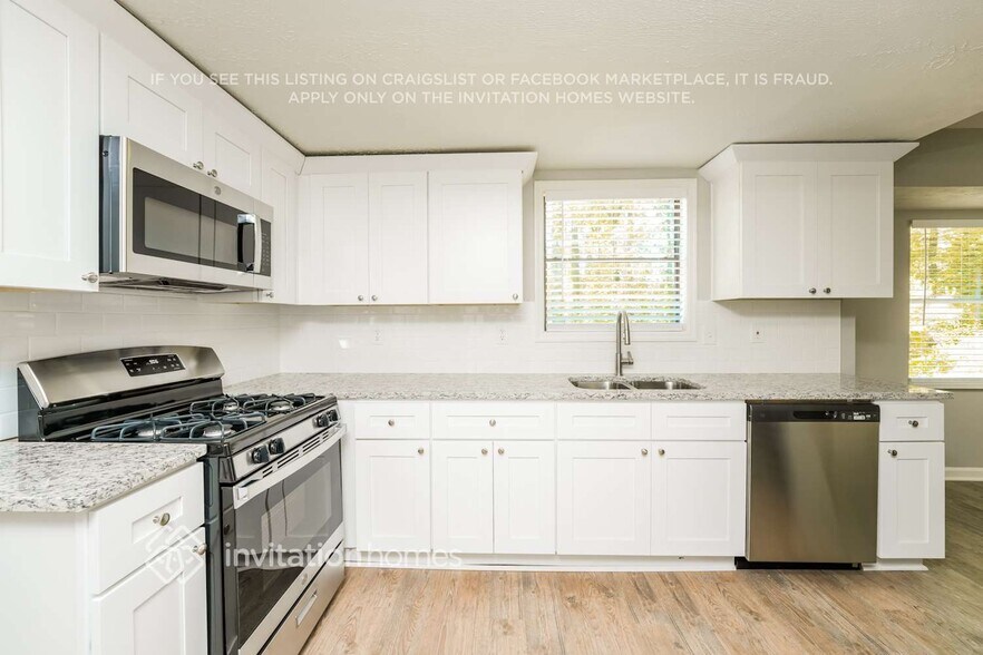 Building Photo - 558 Lake Michele Ct