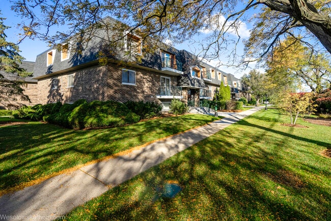 Building Photo - 3222 Sanders Rd