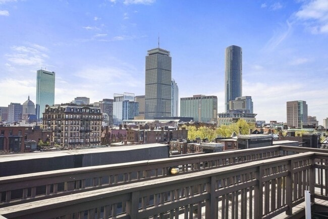 Building Photo - 4 Charlesgate E