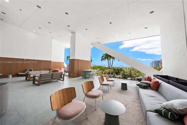 Building Photo - 888 Biscayne Blvd