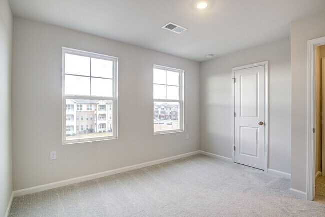 Building Photo - 2437 Kasota Ln
