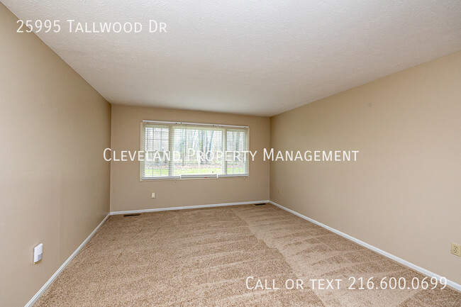 Building Photo - 25995 Tallwood Dr