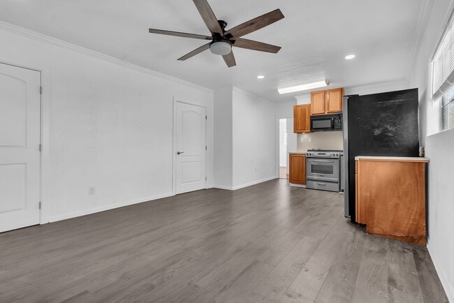 Building Photo - 5246 N Gareloch Ave