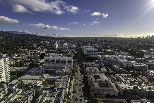 Building Photo - 7320 Hawthorn Ave