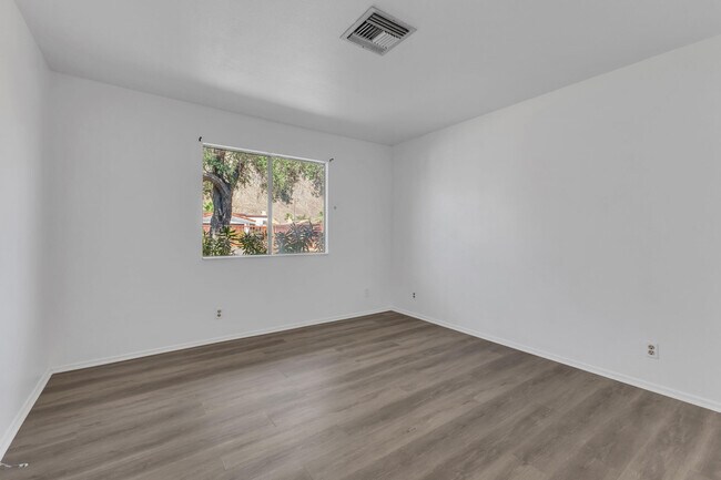 Building Photo - 53780 Avenida Diaz