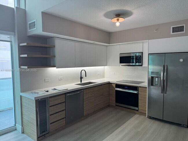 Building Photo - 41 SE 5th St