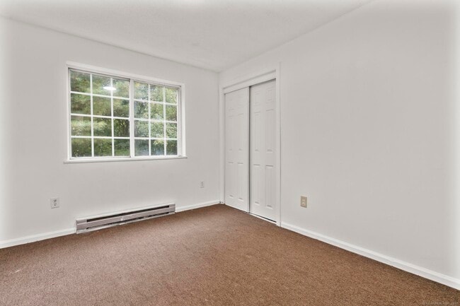 Building Photo - 123 Sumac St