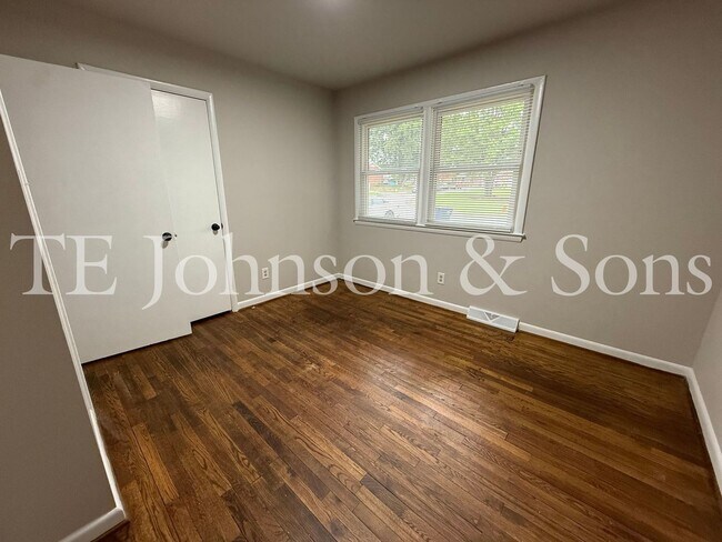 Building Photo - Charming 2 Bedroom Home with Hardwood Floors & Central A/C in Winston-Salem