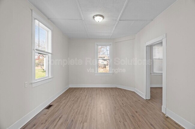 Building Photo - 6811 Etzel Ave