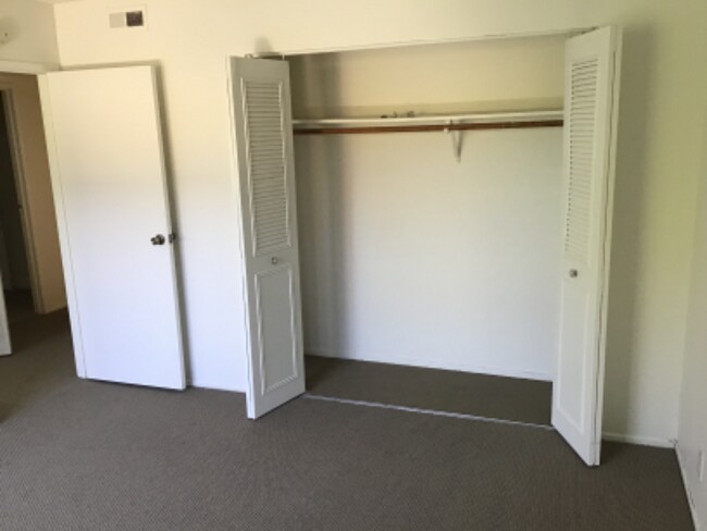Building Photo - 2033 Sierra Rd