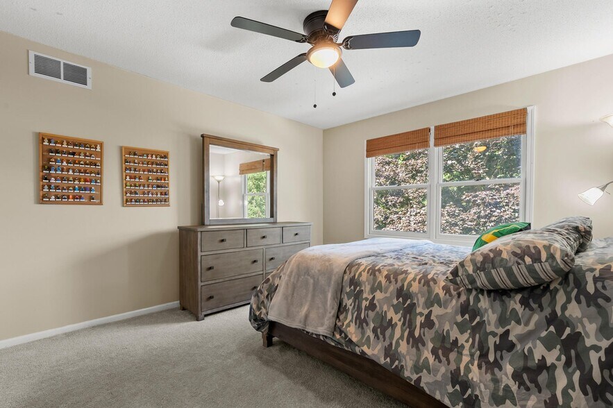 Building Photo - 7817 Chippewa St