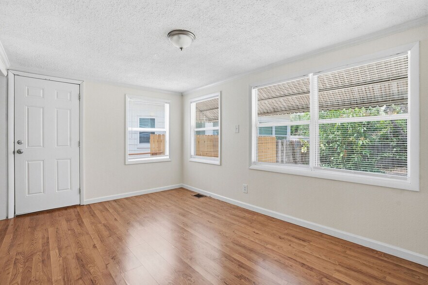 Building Photo - 1262 Woodlawn Ter