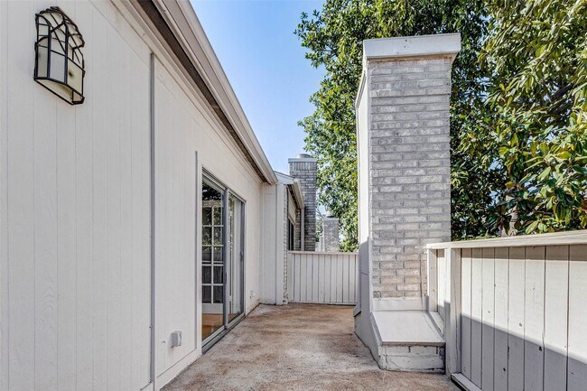 Building Photo - 3800 Tanglewilde St