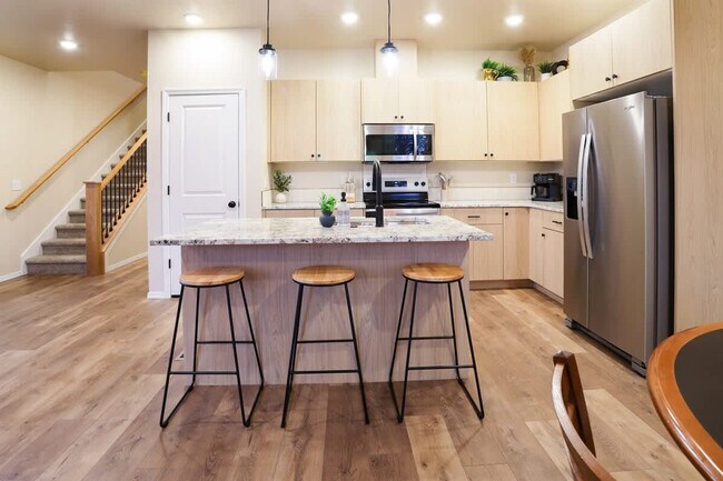 Building Photo - 609 N Kimball Ave