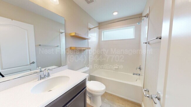 Building Photo - 201 Silver Creek Pl