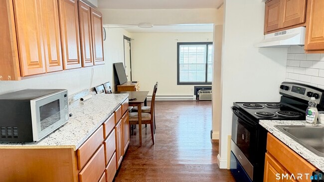 Building Photo - 646 Howe Ave