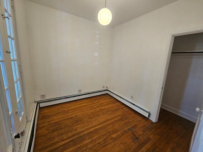 Building Photo - 4519 N Artesian Ave