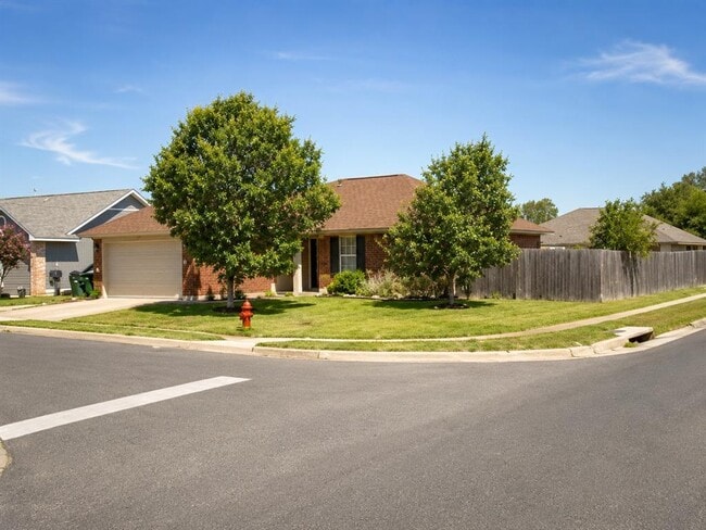 Building Photo - 501 Amaryllis Ave