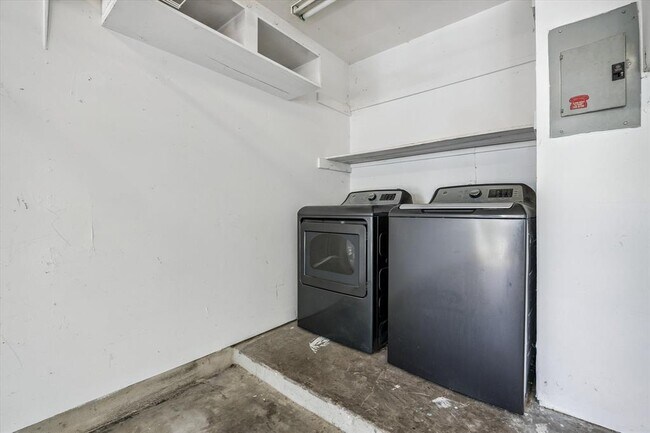 Building Photo - 3204 Blazing Star Trail