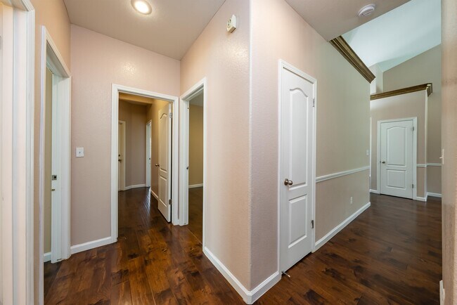 Building Photo - 5857 W Millbrae Ave