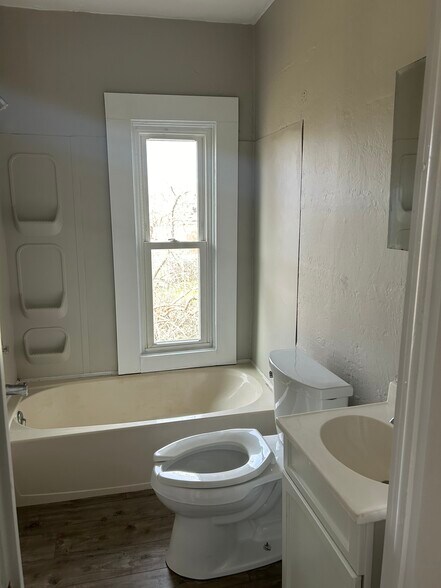 Building Photo - 204 N Water St
