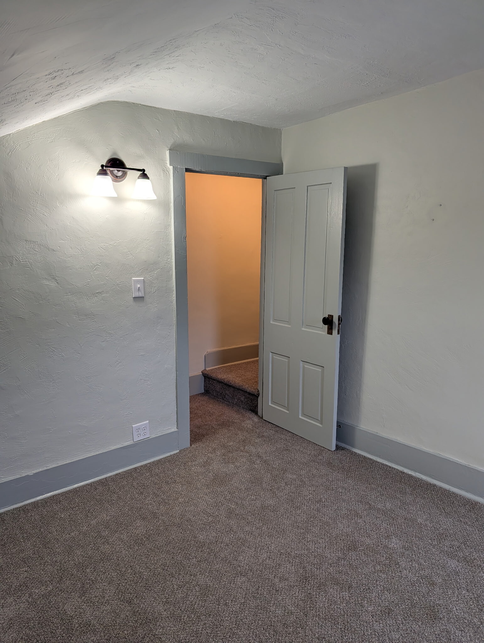 Bedroom 1 - 104 Melmore St