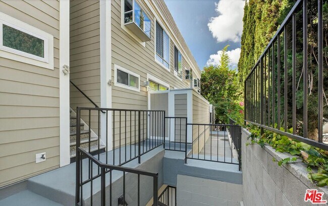Building Photo - 1653 Micheltorena St