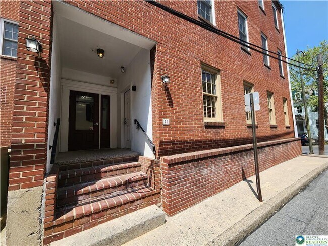 Building Photo - NICE APARTMENT IN HISTORIC AREA OF BETHLEHEM!