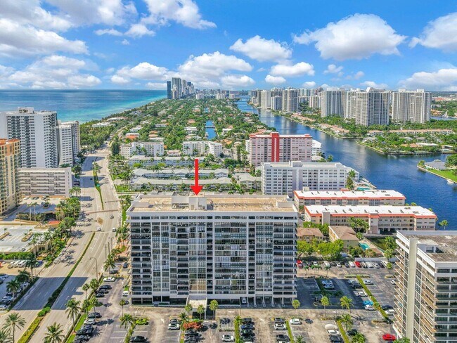 Building Photo - 2049 S Ocean Dr