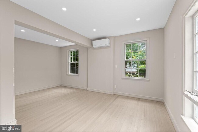 Building Photo - 1525 35th St NW