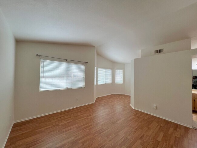 Building Photo - **Beautiful Lake Elsinore 3 Bdrm 2.5 Baths...