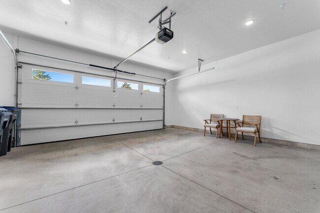 Building Photo - 1071 Brookwood Dr