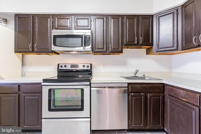 Building Photo - 3709 S George Mason Dr